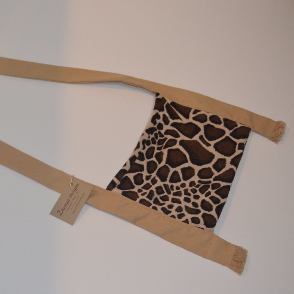 Cross-Body Tote Tan Brown Canvas Handle Giraffe Pattern Print Bag appr. 13'x8.5'